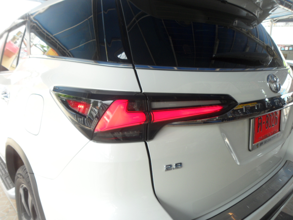 ชุดแต่ง Fortuner 2015-2020 ไฟท้ายแต่ง Lexus Style